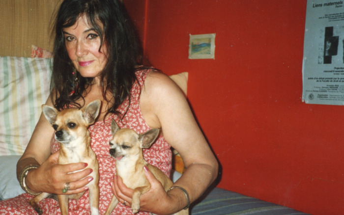 DR Portrait de Grisélidis Réal avec ces trois chiens