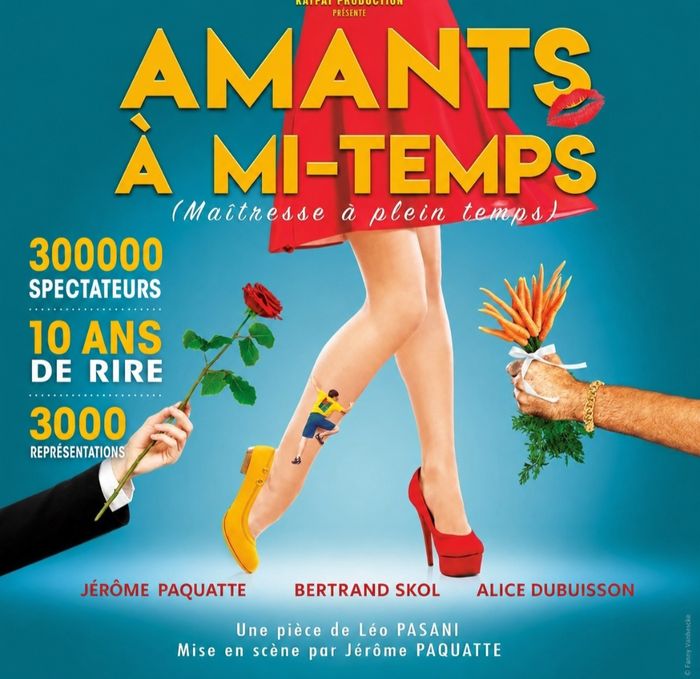 une dame reçoit des fleurs d'un gentleman et un bouquet de carottes par un mareché.