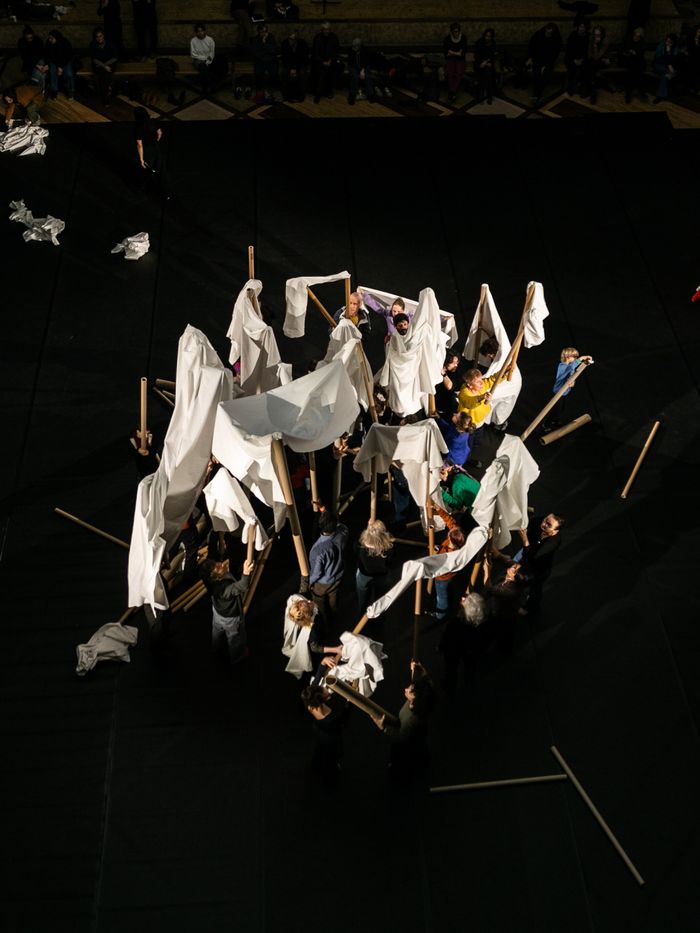 Performance de Anan Atoyama / Cie AtOU, Atlas des Souffles