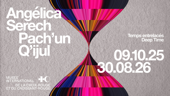 sablier coloré sur fond blanc texturé affichant le titre de l'exposition