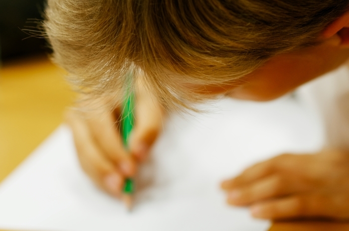 DR enfant qui dessine