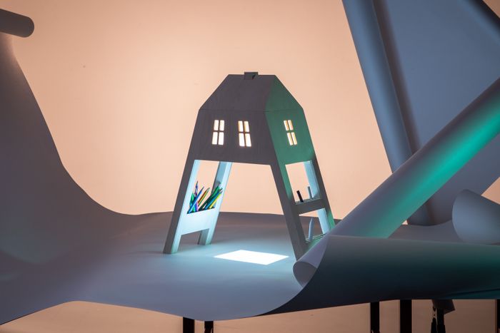la petite maison en bois sur roulette pour l'animation image par image pour les enfants