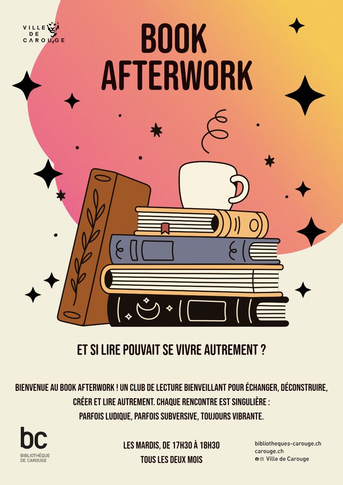 Pile de livres avec une petite tasse blanche posée dessus.