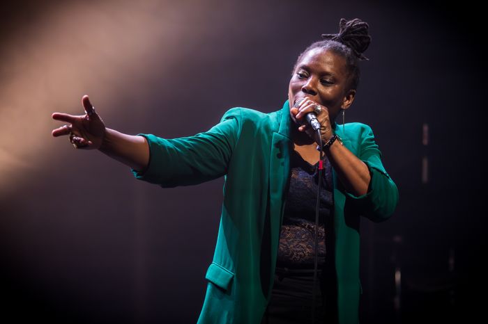 Joëlle Sambi lors d’une performance