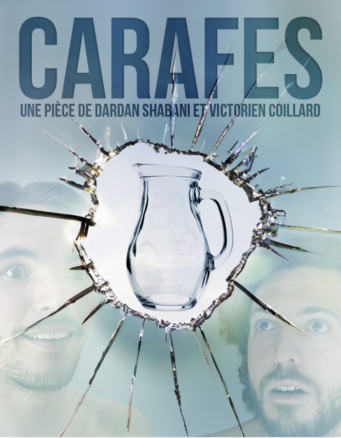 Dardan Shabani deux hommes qui regardent une carafes avec une vitre brisée au centre