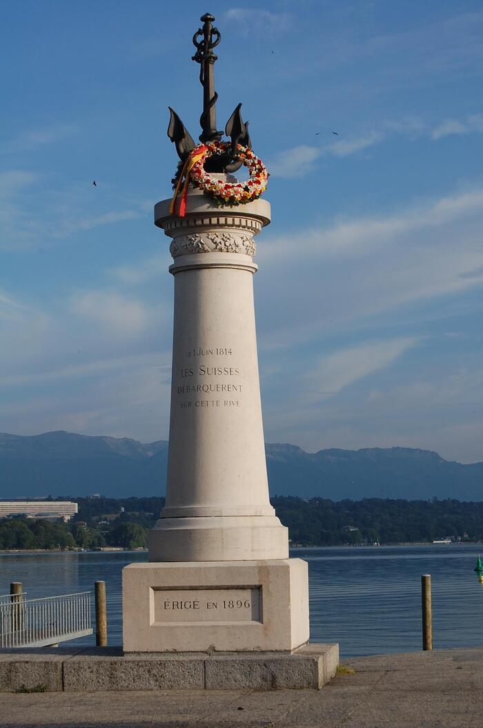 vue du Monument du Port Noir (Colonne surmontée d'une encre)