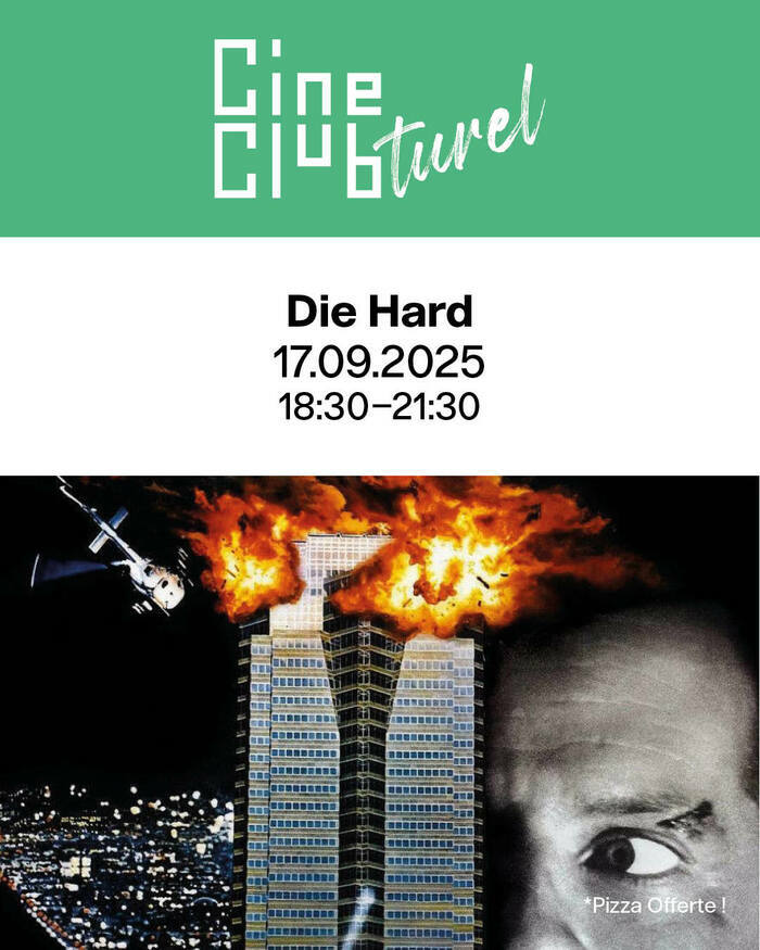 20th Century Fox Le poster montre une vue de nuit d’un gratte-ciel éclairé — le Nakatomi Plaza — fendant l’obscurité. Sur la droite, le visage tendu de Bruce Willis, en gros plan, regarde hors-champ, l’air concentré et inquiet.