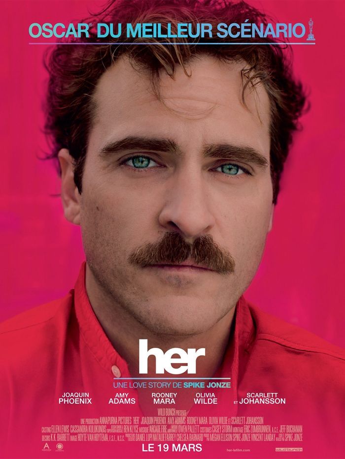 Affiche minimaliste montrant Joaquin Phoenix en gros plan sur un fond rouge intense, évoquant l'intimité, la solitude et la relation entre un homme et une intelligence artificielle.