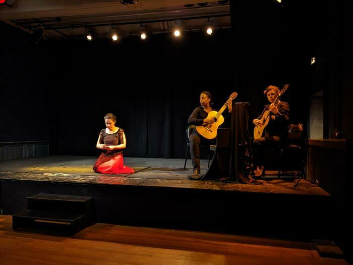 Groupe de musique sur une scène