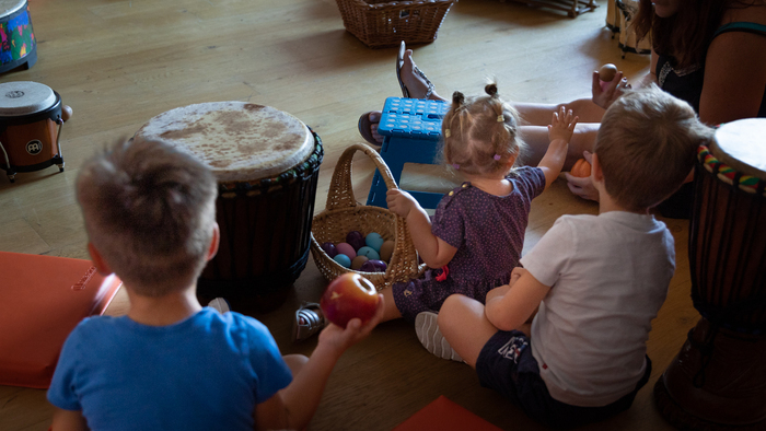 Nathalie Mastail-Hirosawa enfants et instruments de musique