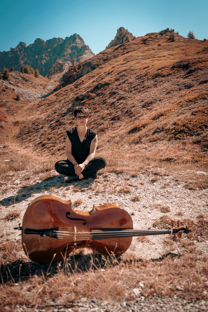 Photo de la musicienne Sara Oswald