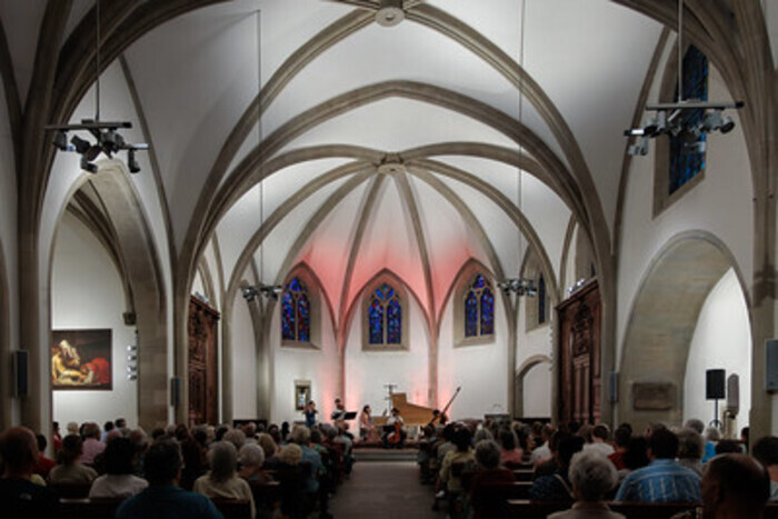 L'image représente l'intérieur de l'église Saint-Germain.