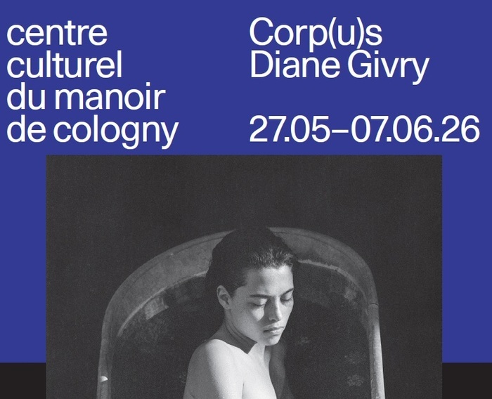 vue partielle de l'affiche de l'exposition: texte sur à plat de couleur et partie d'une photo de l'exposition