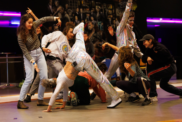 Platines vinyls avec des fleurs autour