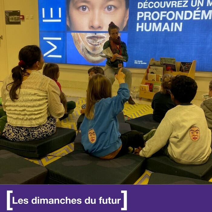 Photos d'enfants qui écoutent une personne raconter une histoire