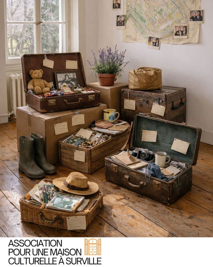 Photographie d'une pièce avec valises, objets personnels posés sur le sol