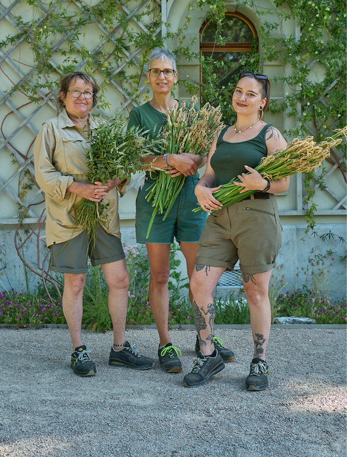 Une équipe de jardinières et jardiners du Service des espaces verts de la Ville de Genève