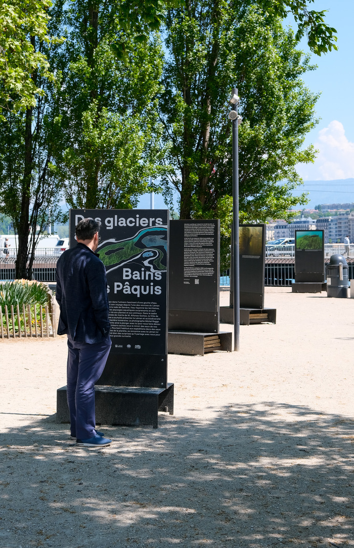 L'exposition "Des glaciers aux Bains des Pâquis" sur l'ile Rousseau à Genève