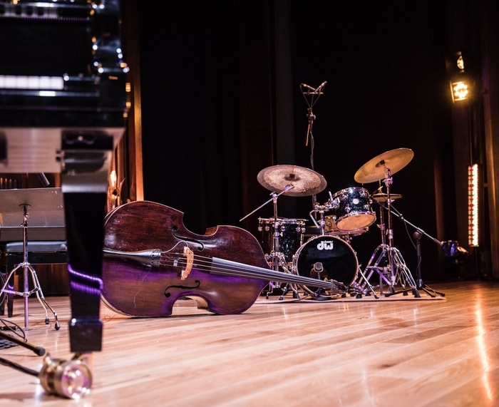 Dolo Iglesias Instruments de musique sur une scène