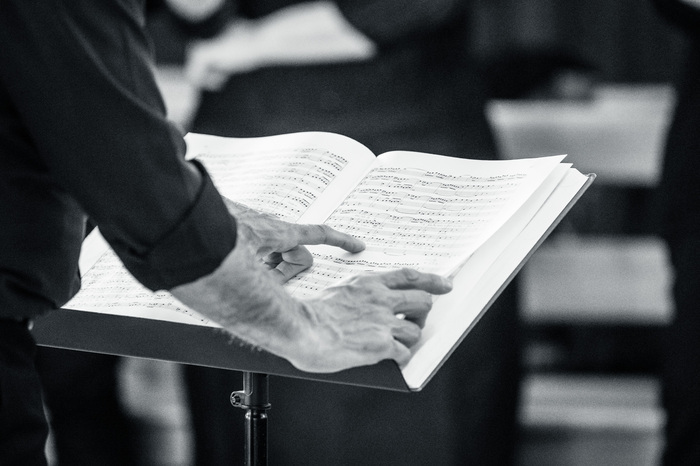 Affiche du concert, présentant l'oeuvre, les lieux et dates