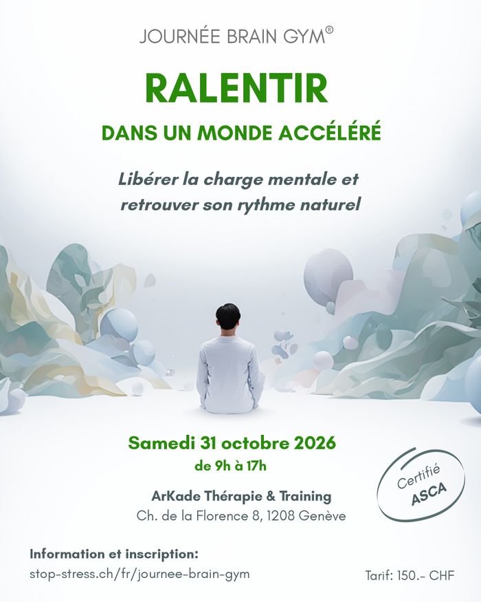 Une personne assise contemple l'espace autour d'elle pour retrouver le calme intérieur.
