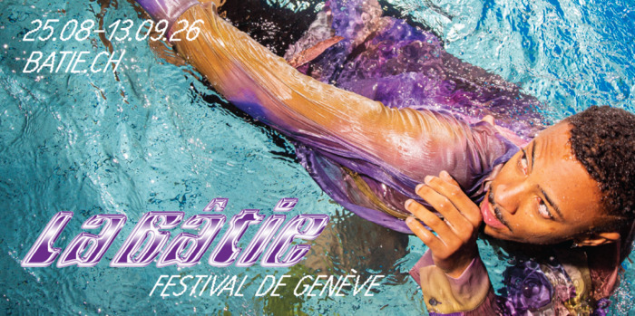 Un homme dans une piscine, avec une tenue violette. Il est écrit sur l'image La Bâtie - Festival de Genève, 25.08-13.09.25 et bâtie.ch.