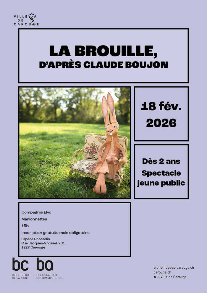 Image d'un lapin, fait de papier, assit sur un petit canapé fleuri dans l'herbe.