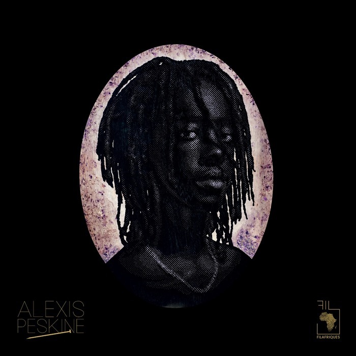 Portrait d'afro descendant sur planche de bois teintée de jaune transpercée de clous recouverts de feuilles d'or