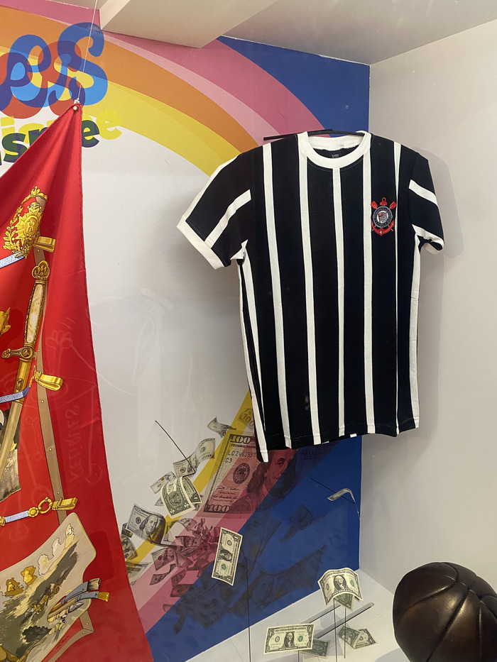 Maillot de football du S. C. Corinthians Paulista, reproduction du maillot de Sócrates de 1977 Maillot de football du S. C. Corinthians Paulista, reproduction du maillot de Sócrates de 1977