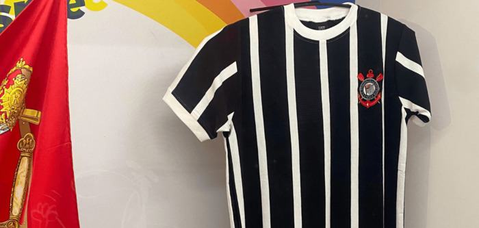 Maillot de football du S. C. Corinthians Paulista, 1977.