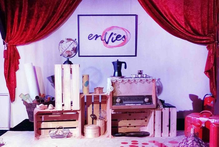 Photos d'une mise en scène du cabinet d'émerveille pour les enfants par l'association Envies