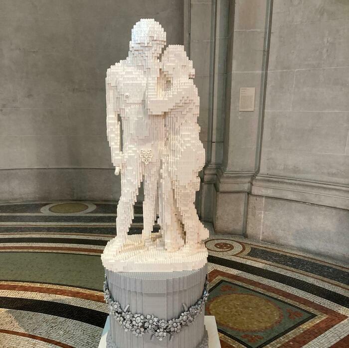 @MAHGeneve Statue de Vénus et Adonis en LEGO