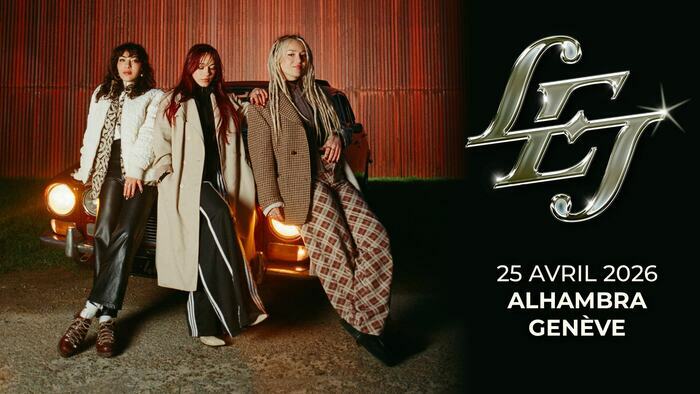 Les 3 membres du groupe posent sur le capot d'une voiture