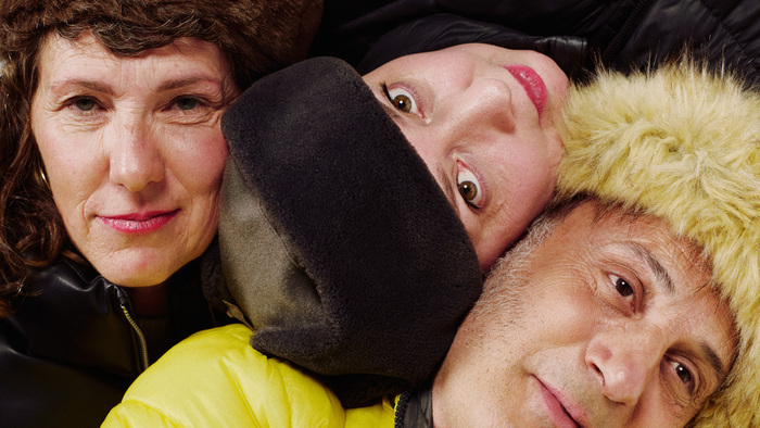 Photo des trois artistes qui constituent le Collectif BPM : Catherine Büchi, Léa Pohlhammer et Pierre Mifsud