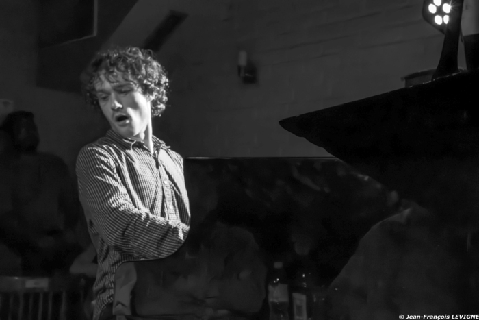 AGNJ Levi Harvey à son piano