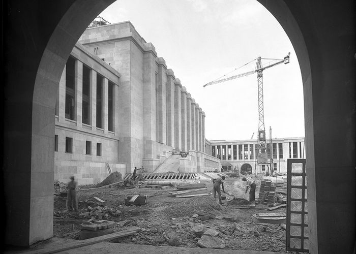 Genève, avenue de la Paix: palais des Nations en construction, cour d'honneur