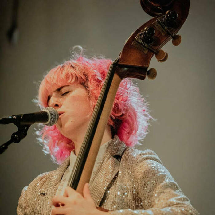 Photo de l'artiste Louise Knobil