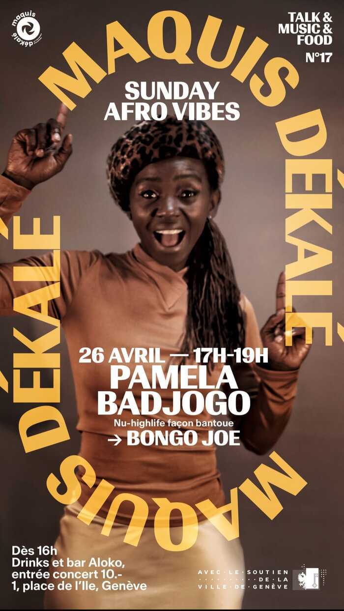 Une dame souriante avec ses doigts en mouvement