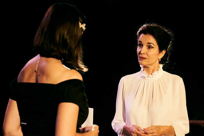 Anouk Schneider La comédienne Maria Mettral qui incarne le rôle de Maria Callas face à une de ses élèves.