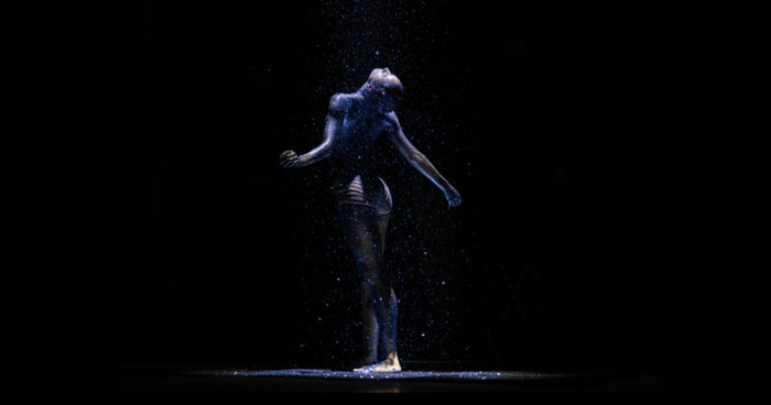 Gregory Batardon Ballet du Grand Théâtre de Genève performant Mirage