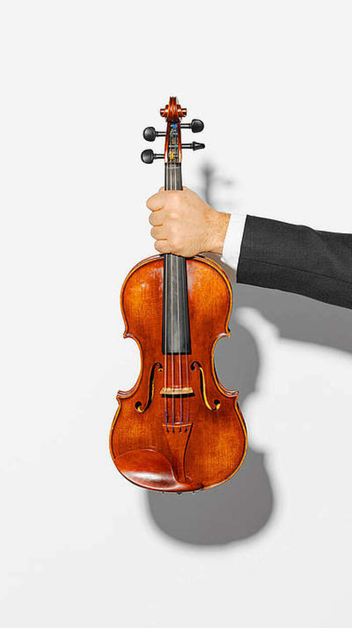© Niels Ackermann / Lundi 13 Photo d'un violon