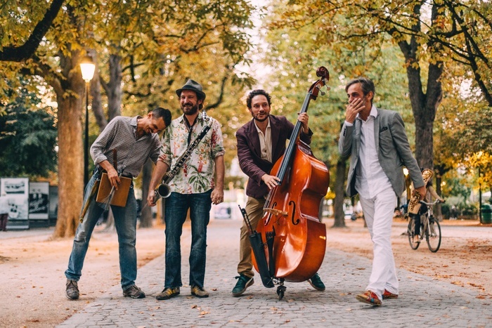 4 musiciens dans la rue