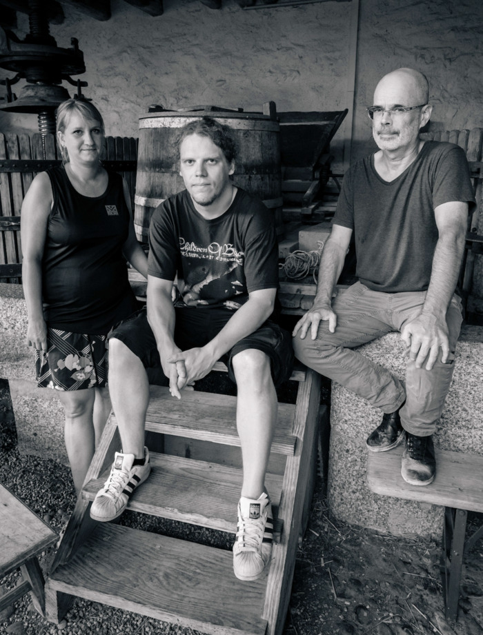 Trois musiciens, 2 hommes, 1 femme