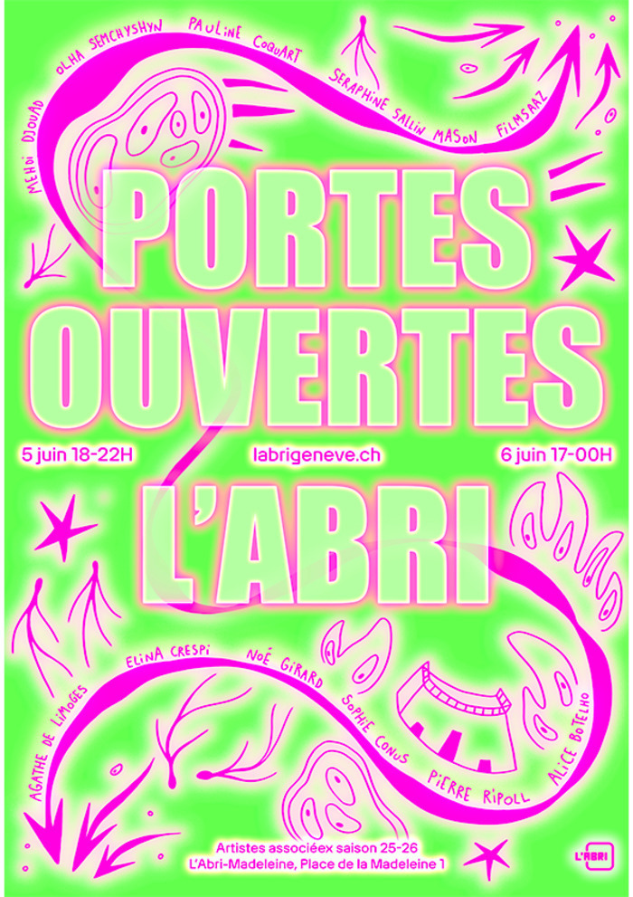 L'affiche mentionne les informations pratiques des journées Portes ouvertes avec les dates, l'adresse et la saison. Elle est aux couleurs de la saison 25-26 soit rose et vert fluo avec une flèche qui chemine au travers de l'affiche, reflétant le caractère déambulatoire des Portes ouvertes dans le bâtiment de la Madeleine, avec les noms des artistes tout au long.
