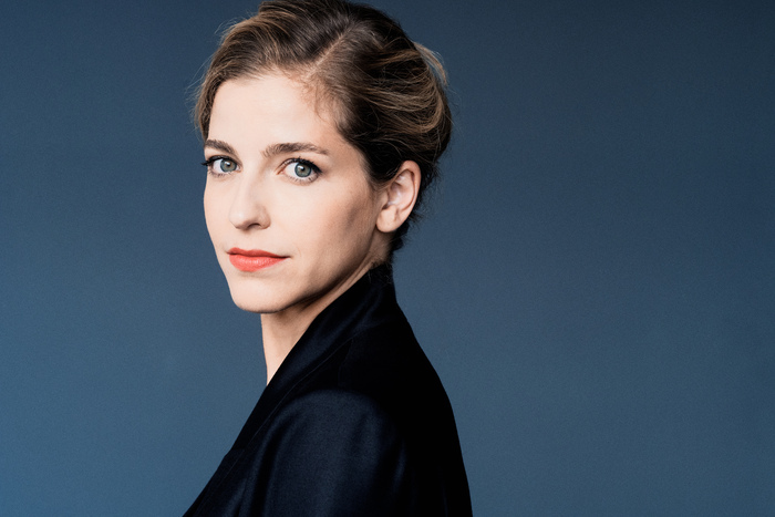 © Mathias Bothor Photo de Karina Canellakis, cheffe d’orchestre américaine, invitée à diriger un concert de l’OSR dans le cadre de la saison 2025-26.