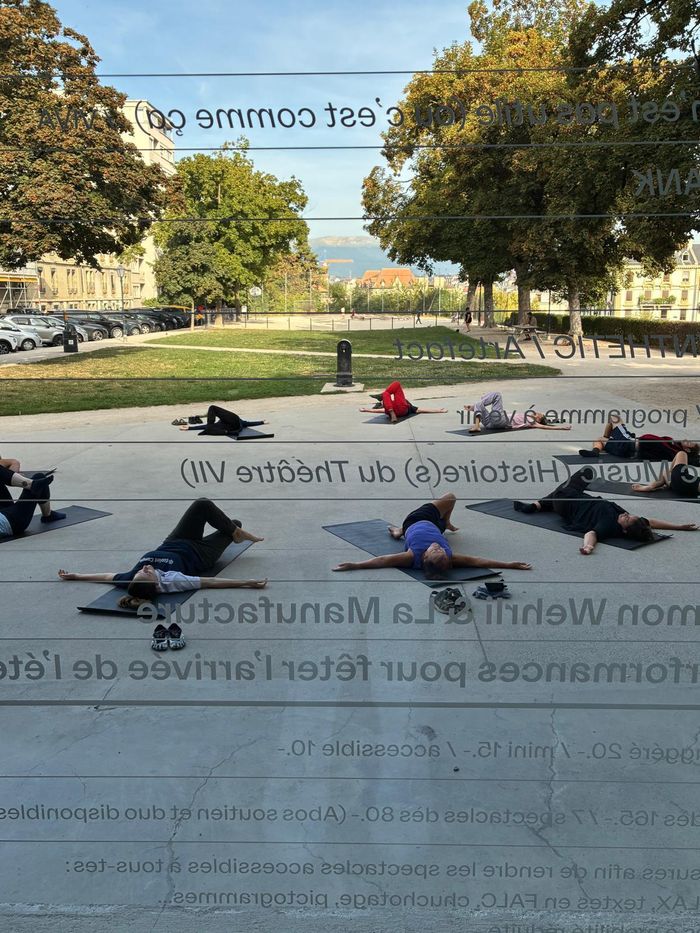 personnes couchées sur le dos