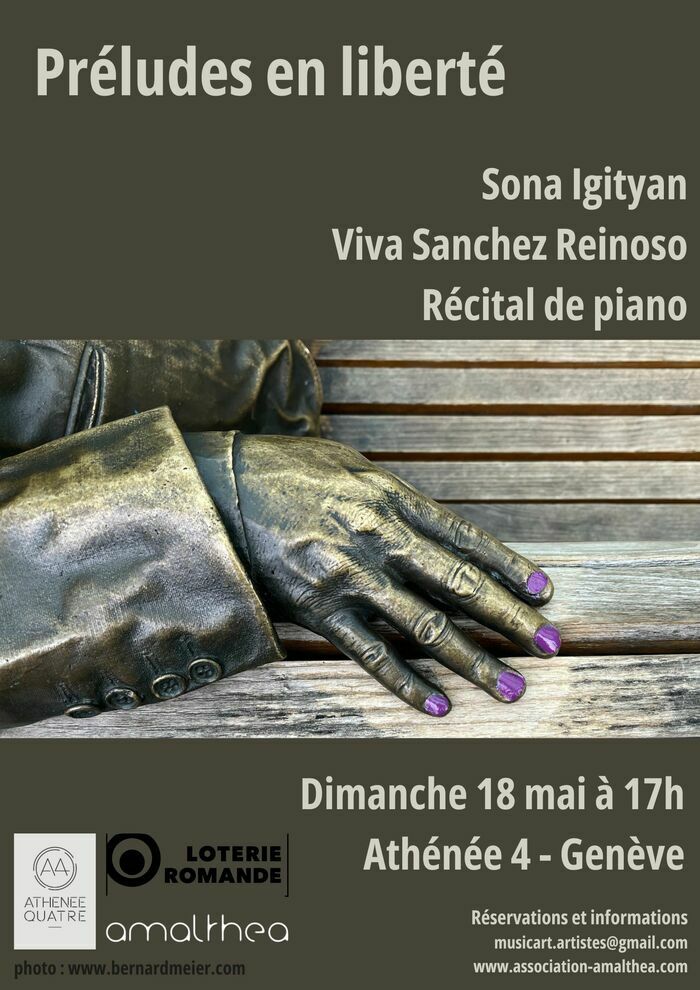 image d'une main de statue avec les ongles violets