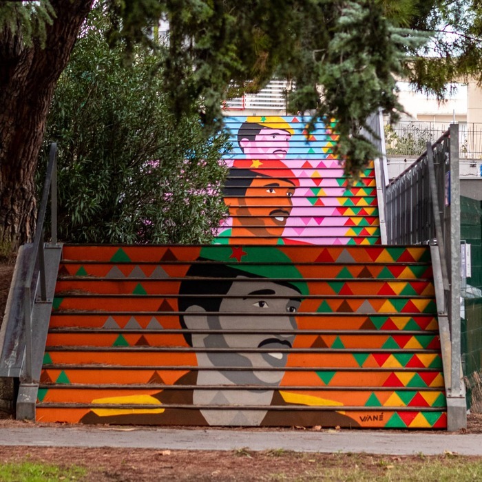 Viané, CTSM - ©Tamara Tovar Sanchez Escaliers avec fresque de Sankara