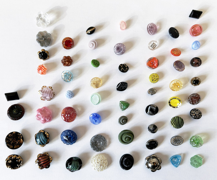 Une sélection de boutons très colorés en céramique et en verre
