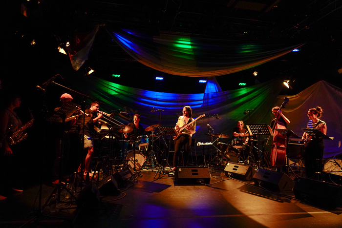 Le tentet sur scène